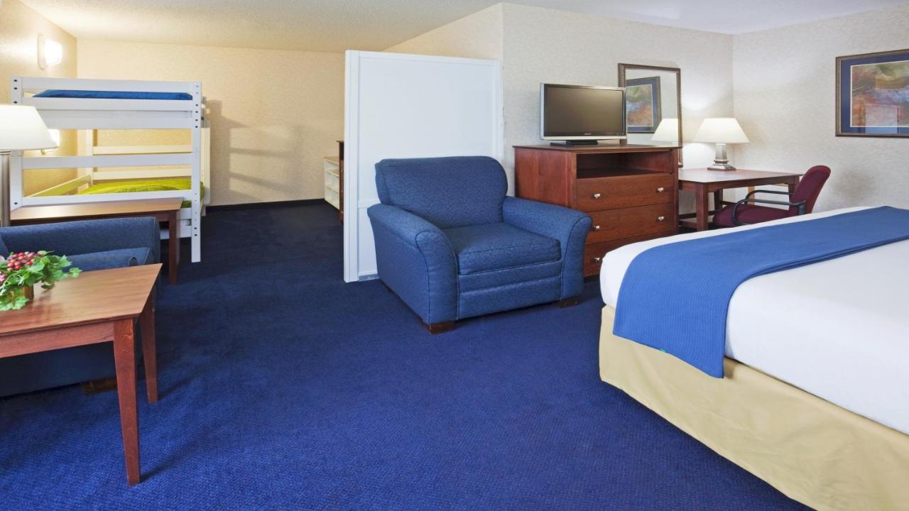 Holiday Inn Express Deforest By Ihg Zewnętrze zdjęcie