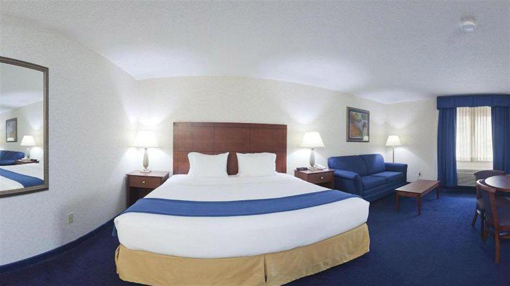 Holiday Inn Express Deforest By Ihg Zewnętrze zdjęcie