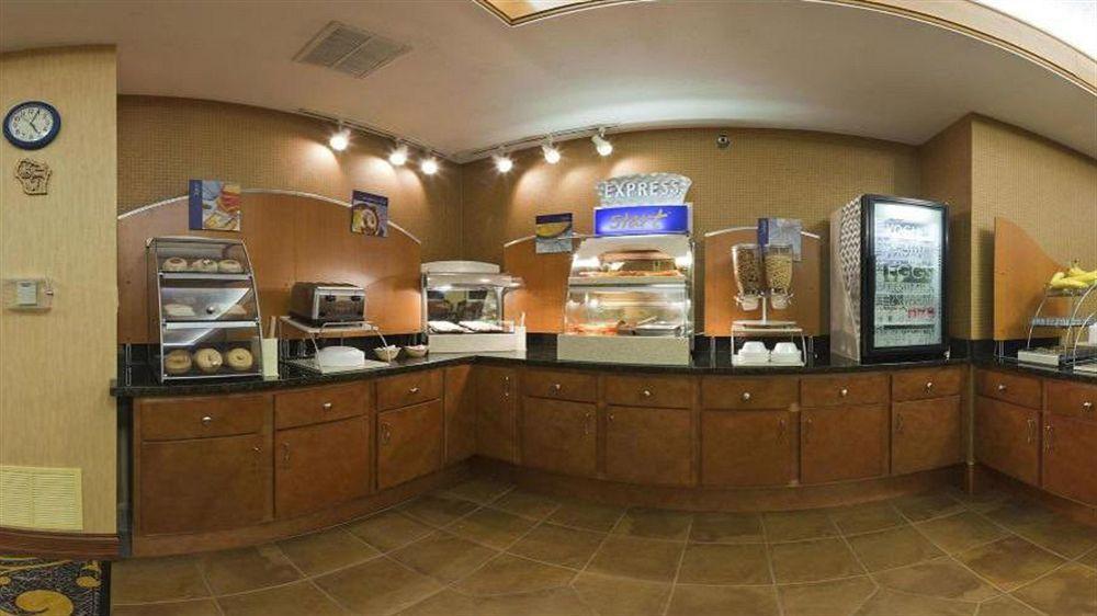 Holiday Inn Express Deforest By Ihg Zewnętrze zdjęcie