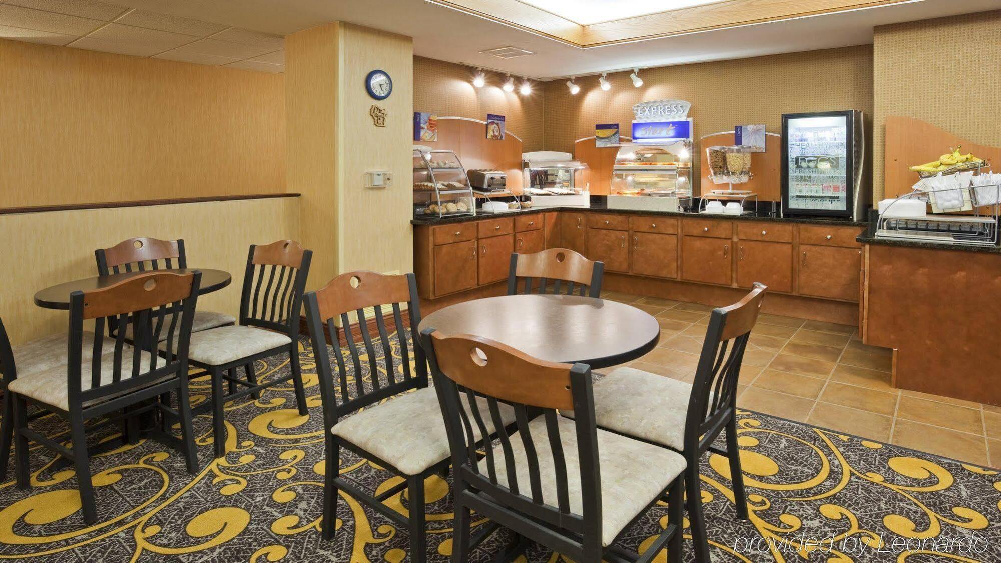 Holiday Inn Express Deforest By Ihg Zewnętrze zdjęcie