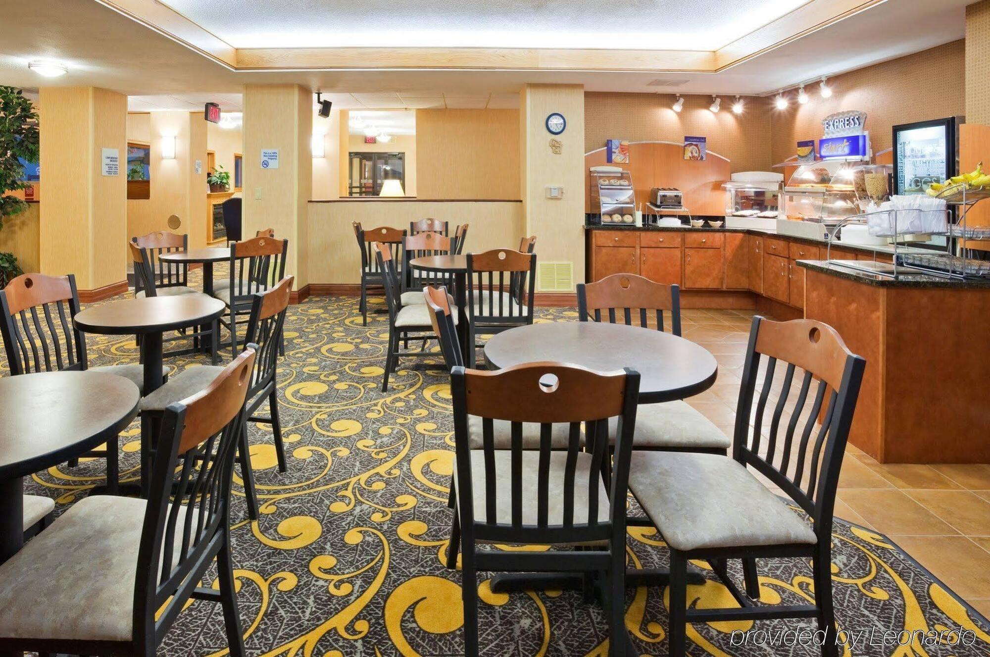 Holiday Inn Express Deforest By Ihg Zewnętrze zdjęcie